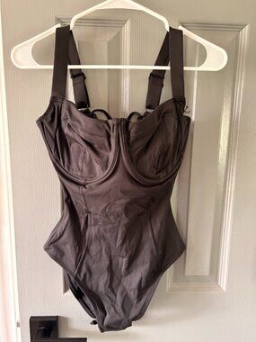 TA3 Lifty One Piece Shaping Swimsuit size small/regular long.  Bra size HI